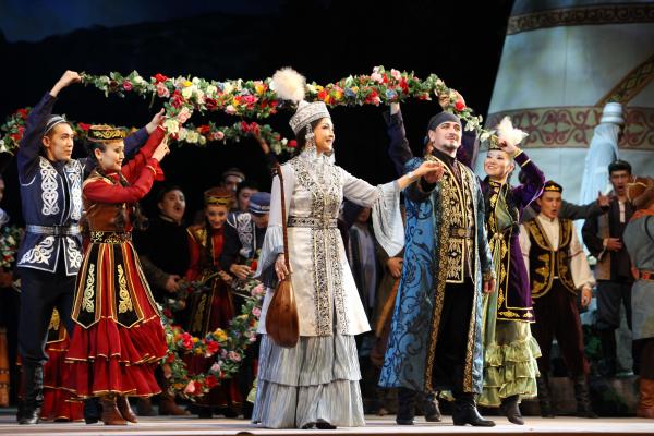  Verdiâ€™s first opera opens